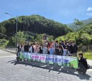 초록 숲속, 행복한…